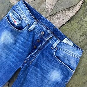 DIESEL LEVAN JEANS 32X32